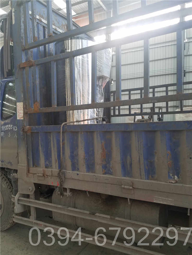 八吨全自动燃油热水锅炉(图2)